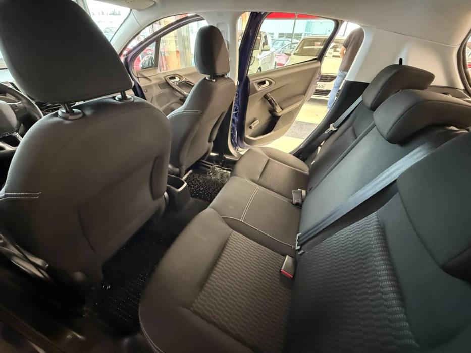 PEUGEOT 208 2017