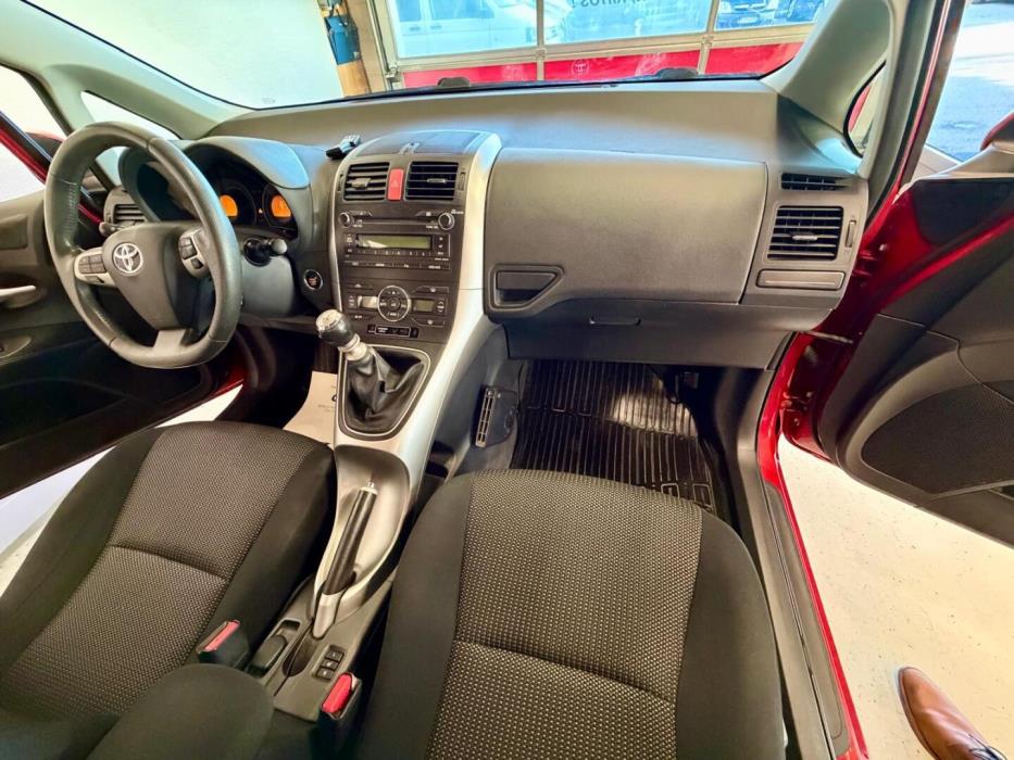 TOYOTA Auris 2010
