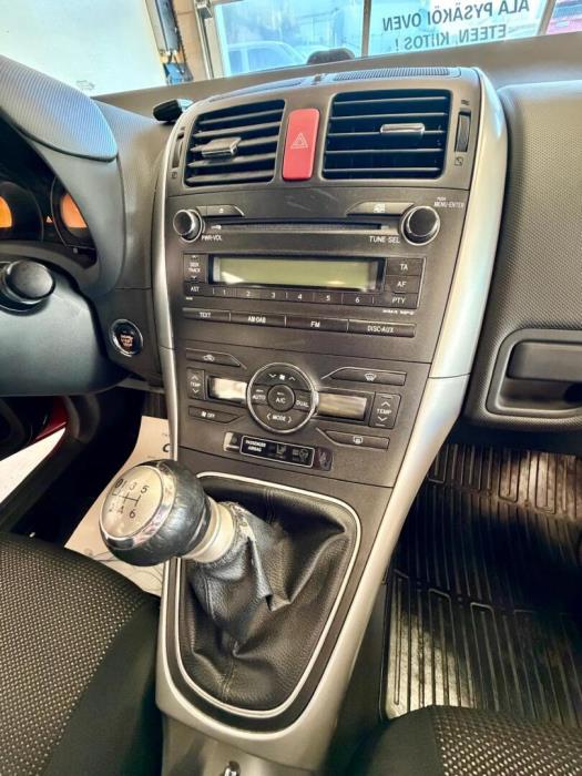 TOYOTA Auris 2010