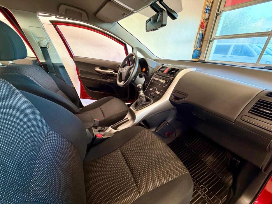 TOYOTA Auris 2010