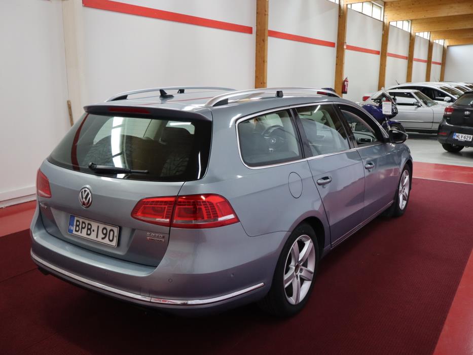 VOLKSWAGEN PASSAT 2011
