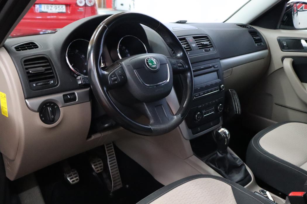 SKODA Yeti 2011