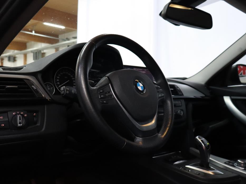 BMW 320 2012