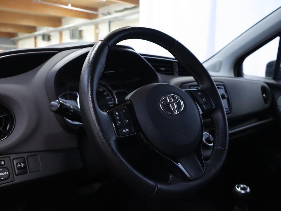 TOYOTA Yaris 2018