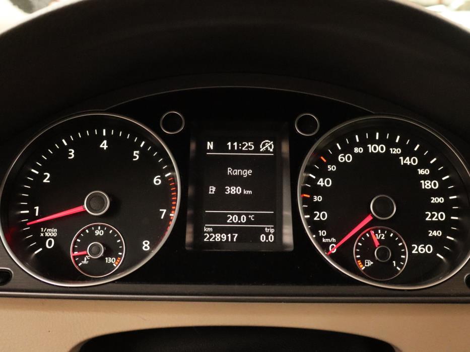 VOLKSWAGEN Passat 2012