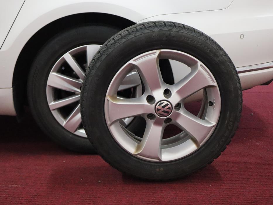 VOLKSWAGEN Passat 2012