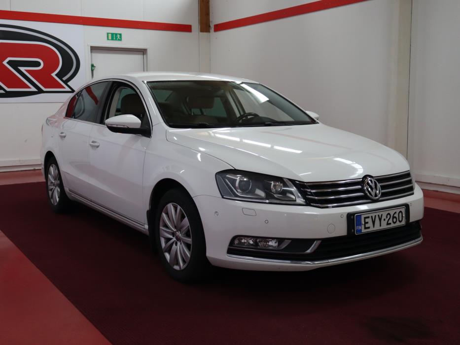 VOLKSWAGEN Passat 2012