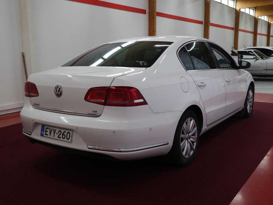 VOLKSWAGEN Passat 2012