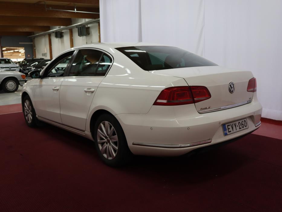 VOLKSWAGEN Passat 2012