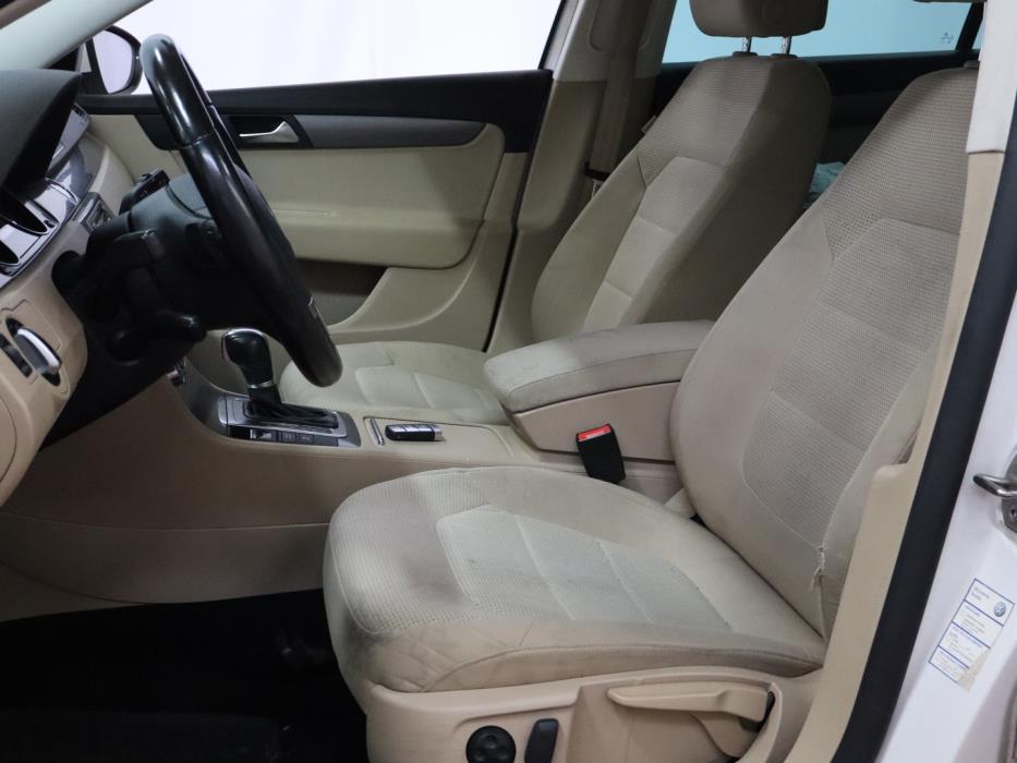 VOLKSWAGEN Passat 2012