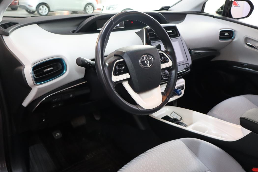 TOYOTA Prius 2017