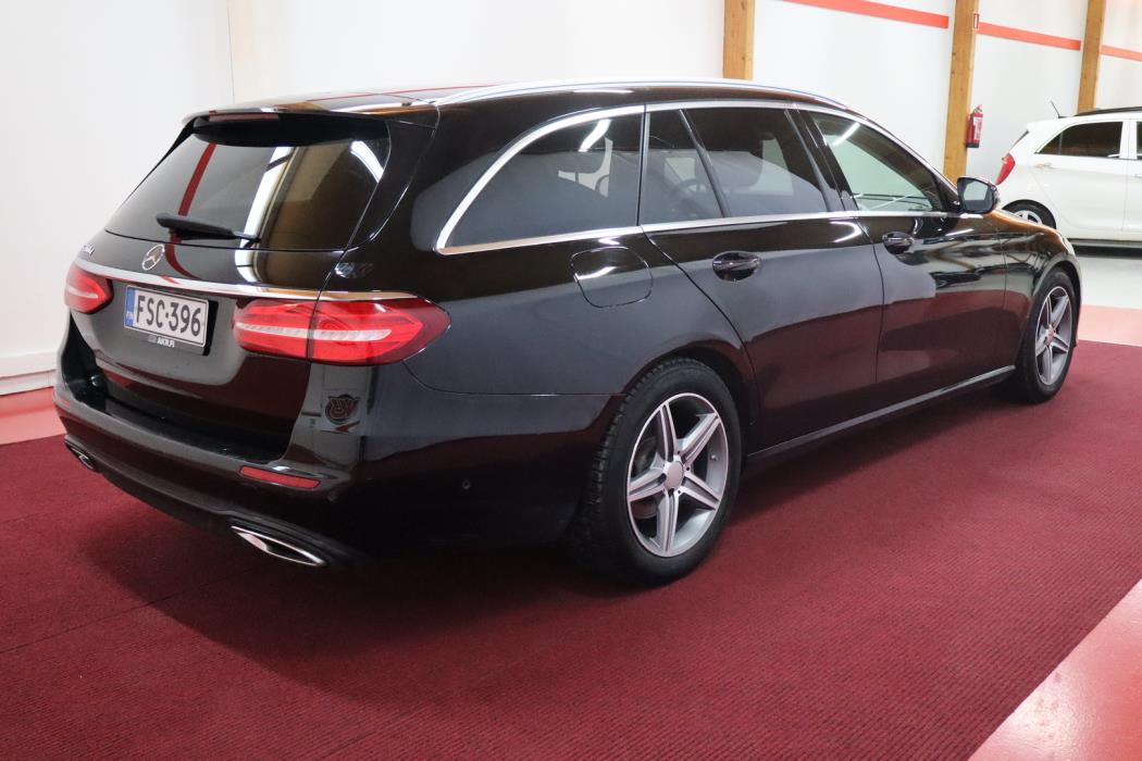 MERCEDES-BENZ E 2020