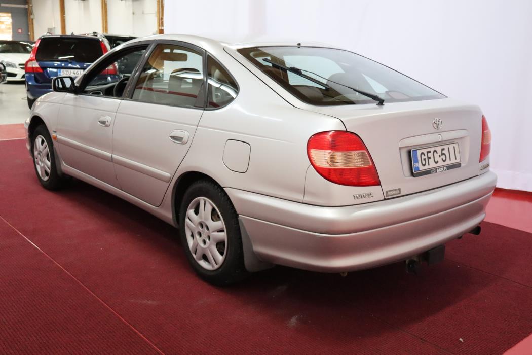 TOYOTA Avensis 2002