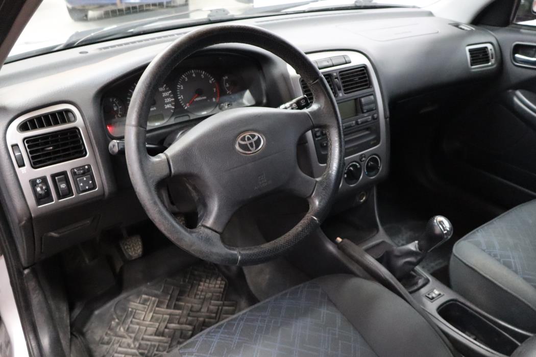 TOYOTA Avensis 2002
