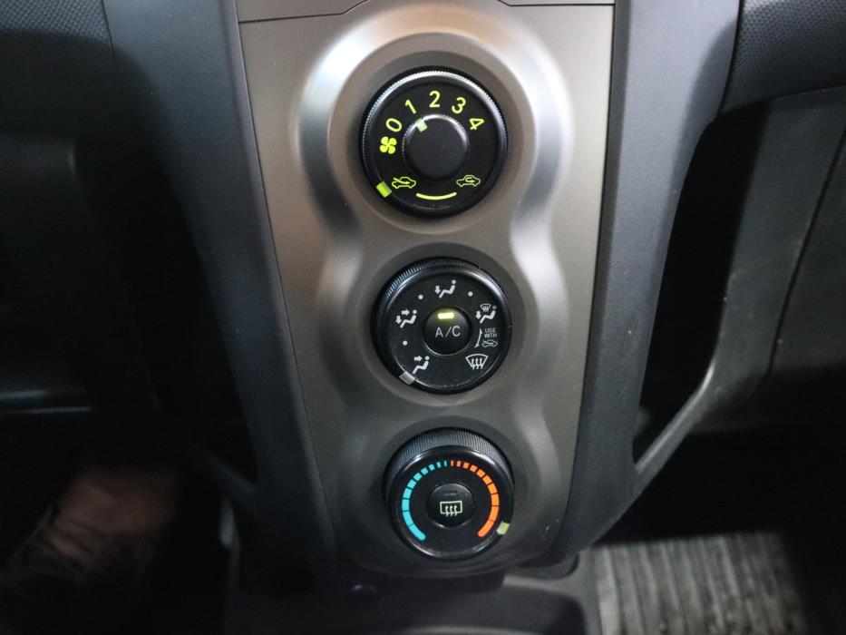 TOYOTA Yaris 2011