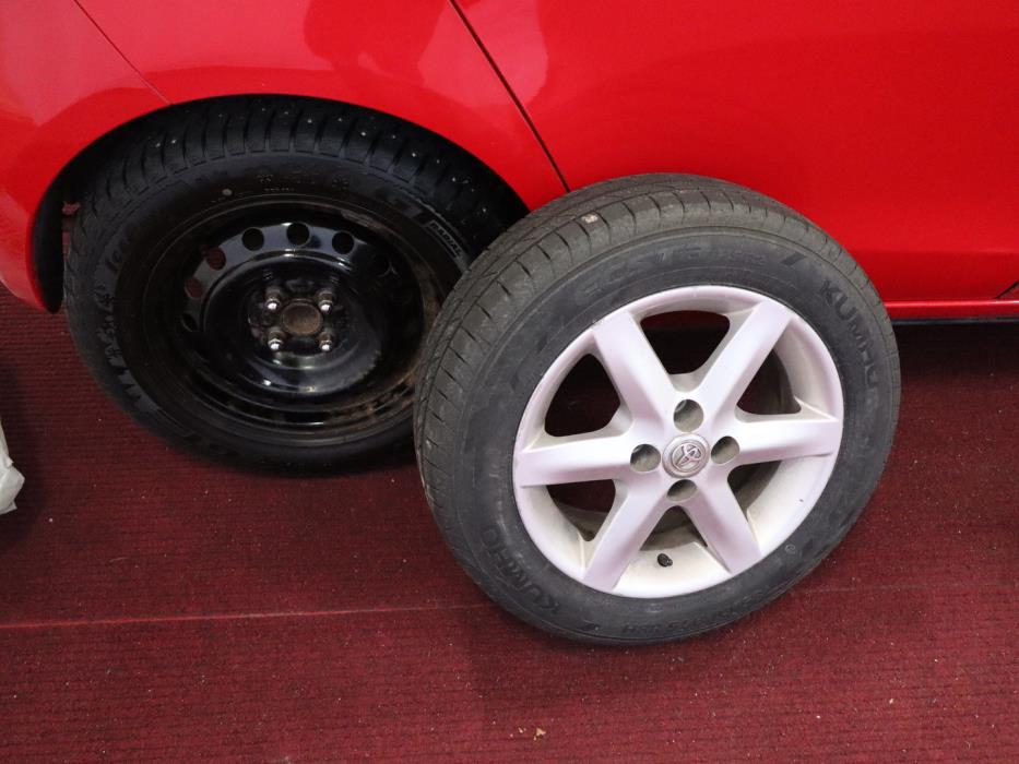 TOYOTA Yaris 2011