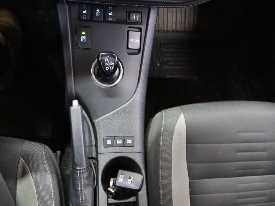 TOYOTA Auris 2016