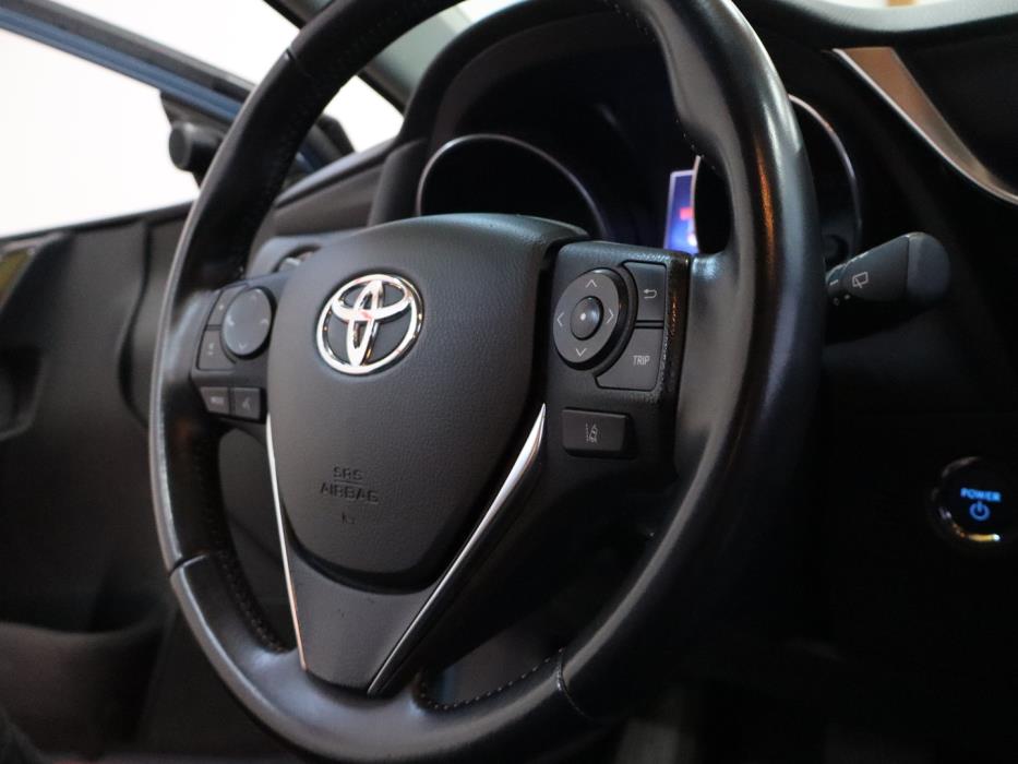 TOYOTA Auris 2016