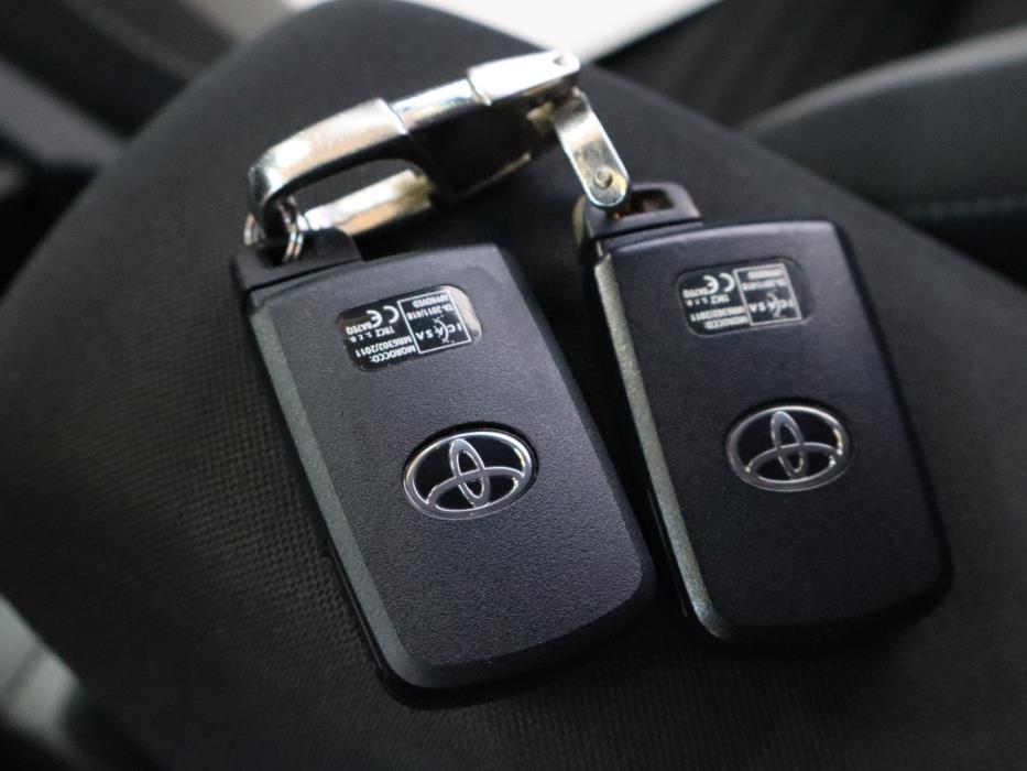TOYOTA Auris 2016