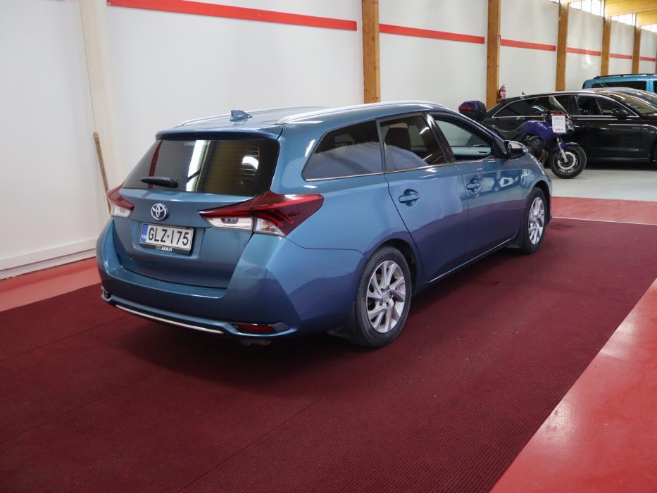 TOYOTA Auris 2016