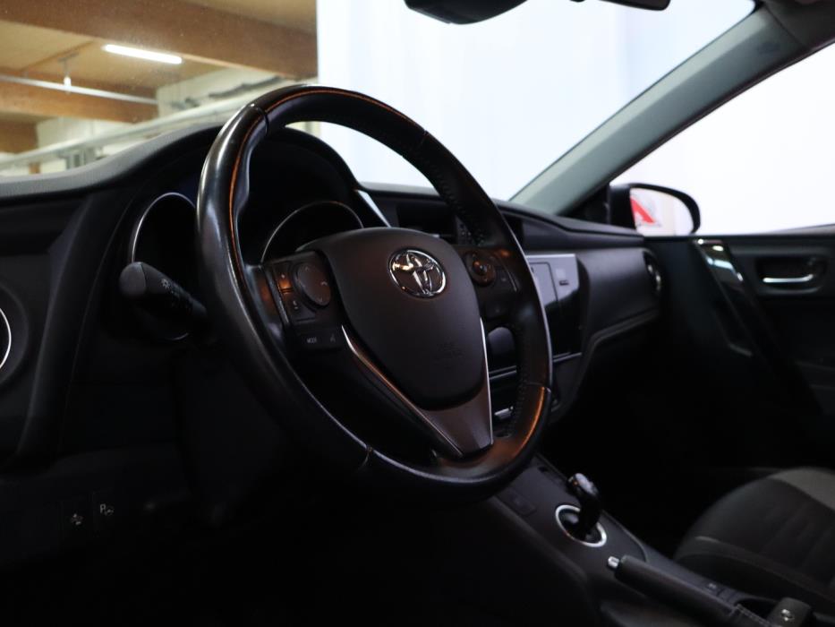 TOYOTA Auris 2016