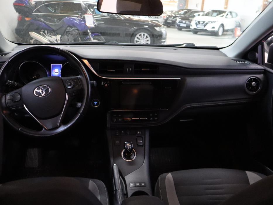 TOYOTA Auris 2016