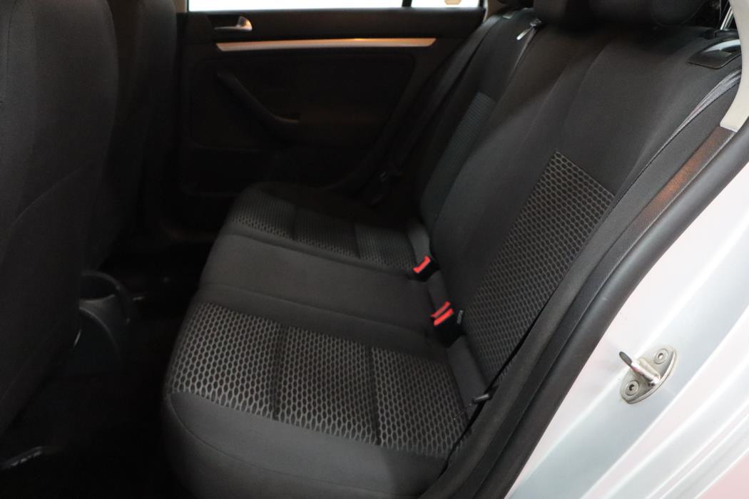 VOLKSWAGEN Golf 2012