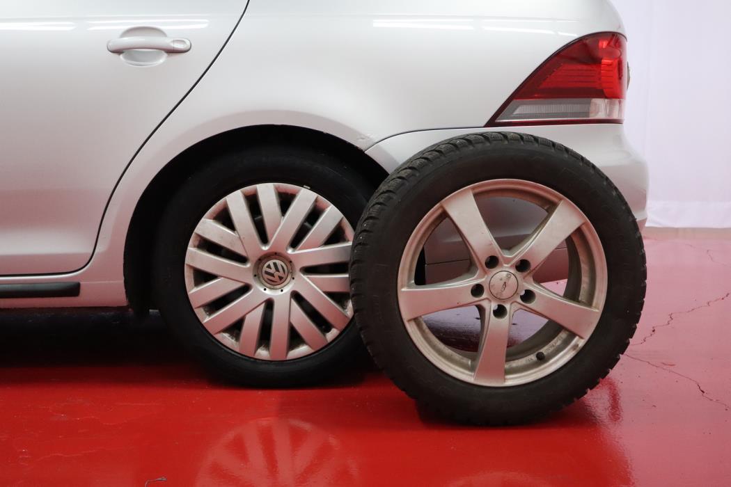 VOLKSWAGEN Golf 2012