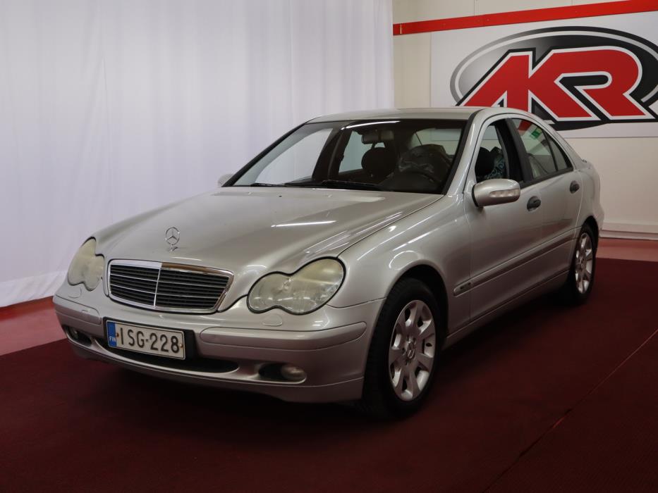 MERCEDES-BENZ C 2004