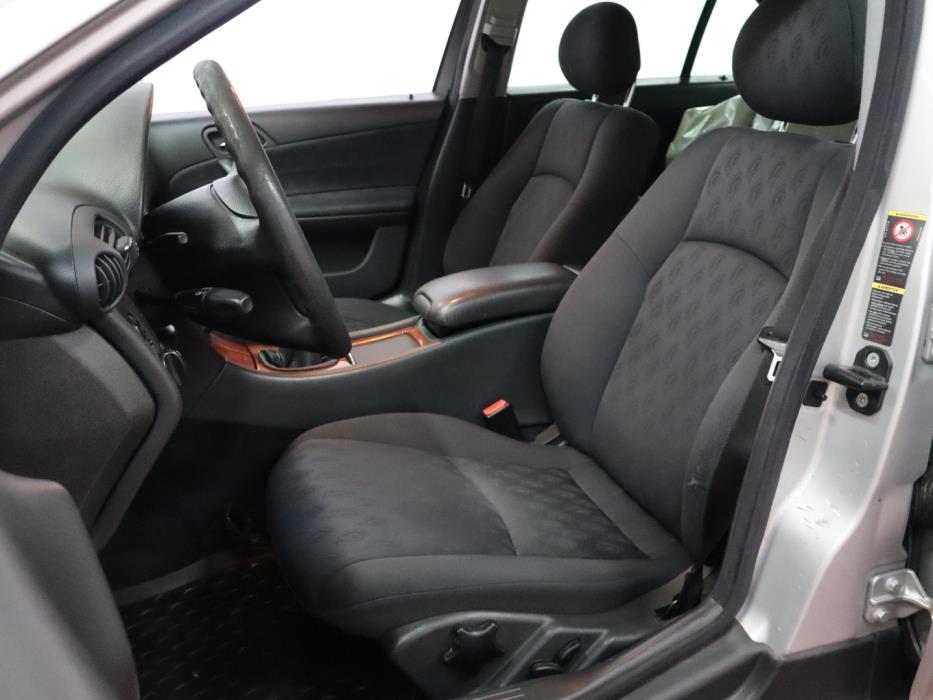 MERCEDES-BENZ C 2004