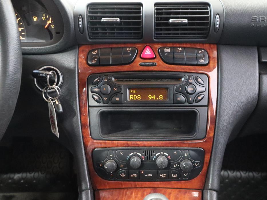 MERCEDES-BENZ C 2004