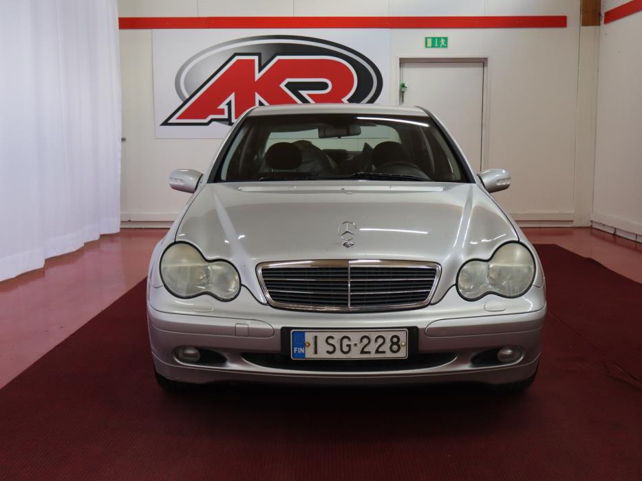 MERCEDES-BENZ C 2004