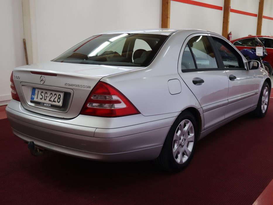 MERCEDES-BENZ C 2004