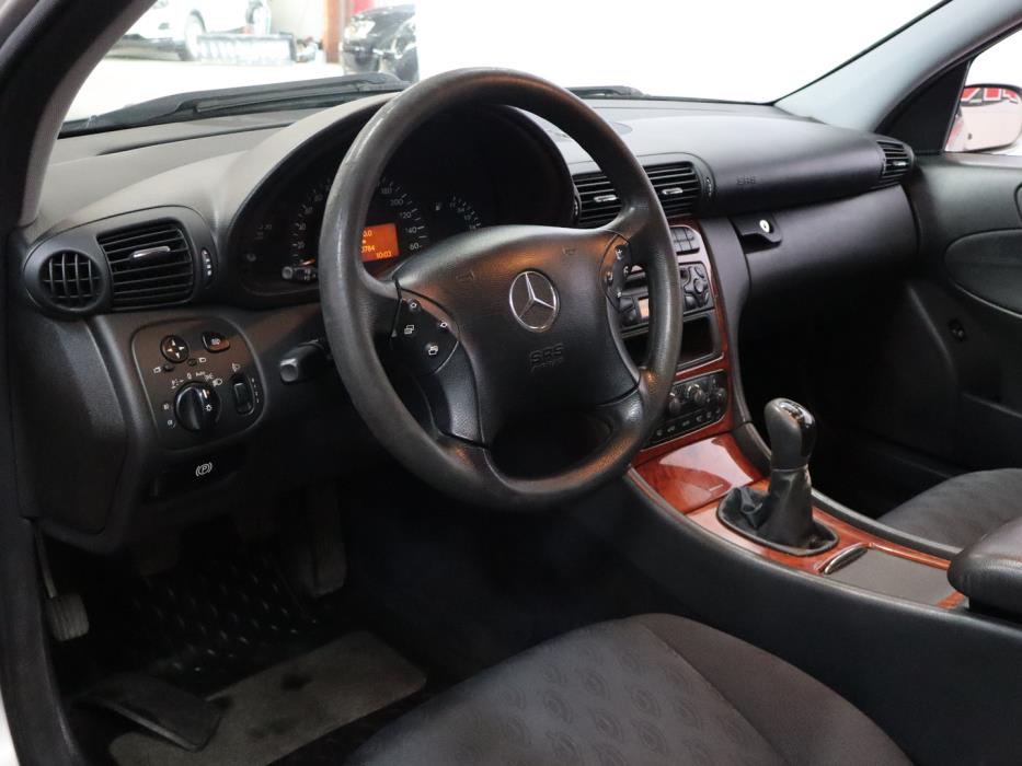 MERCEDES-BENZ C 2004