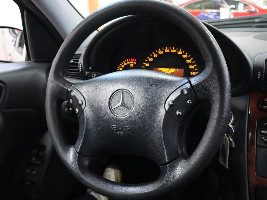 MERCEDES-BENZ C 2004