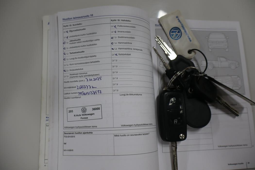 VOLKSWAGEN Amarok 2012