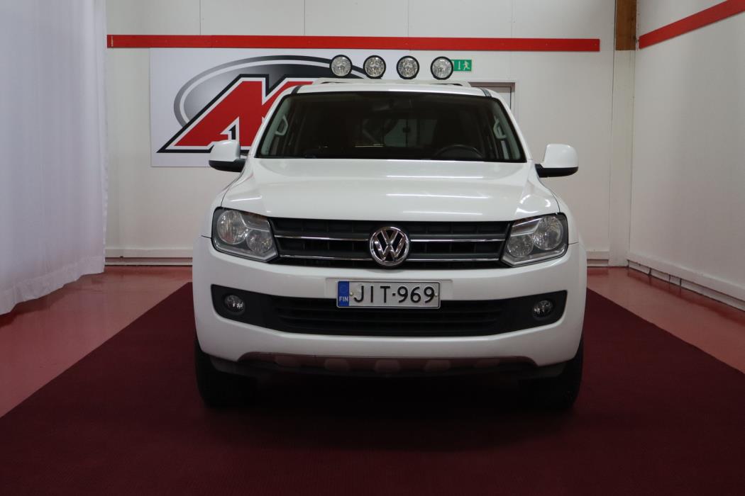 VOLKSWAGEN Amarok 2012