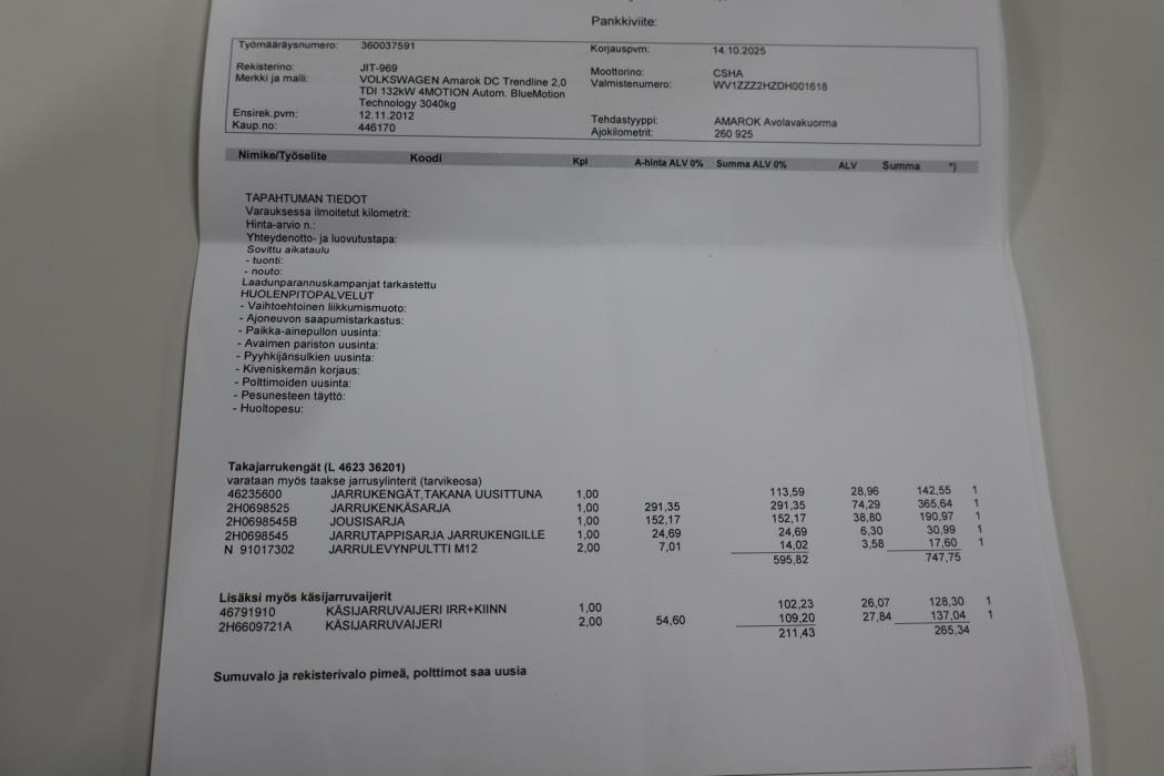 VOLKSWAGEN Amarok 2012