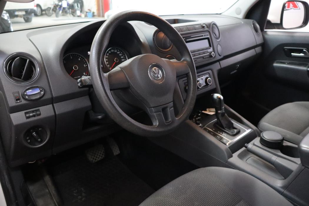 VOLKSWAGEN Amarok 2012