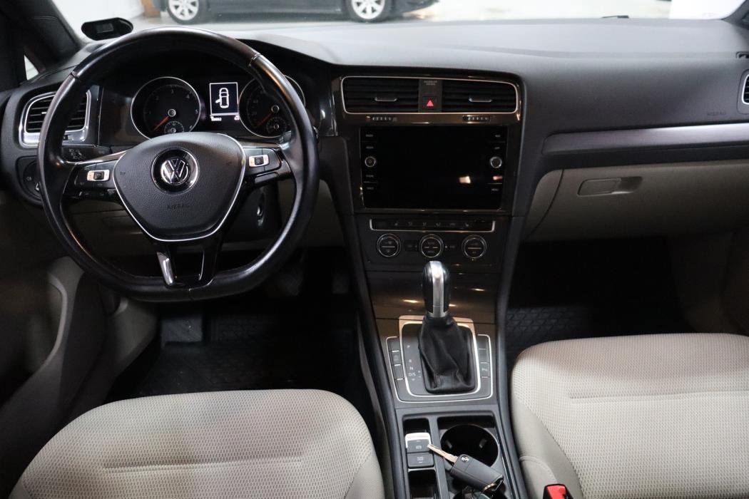 VOLKSWAGEN Golf 2018