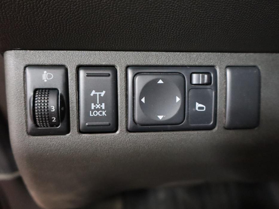 NISSAN Navara 2013