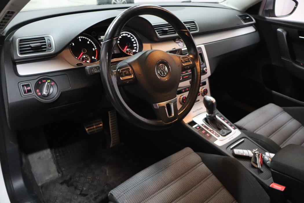VOLKSWAGEN Passat 2014
