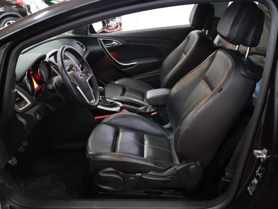 OPEL Astra 2012