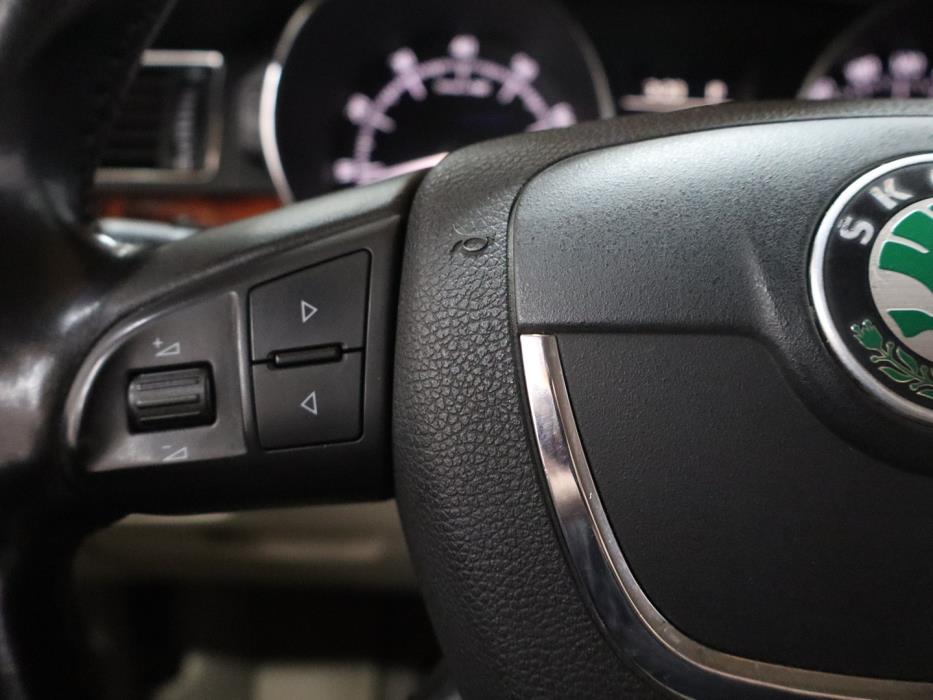 SKODA Superb 2010