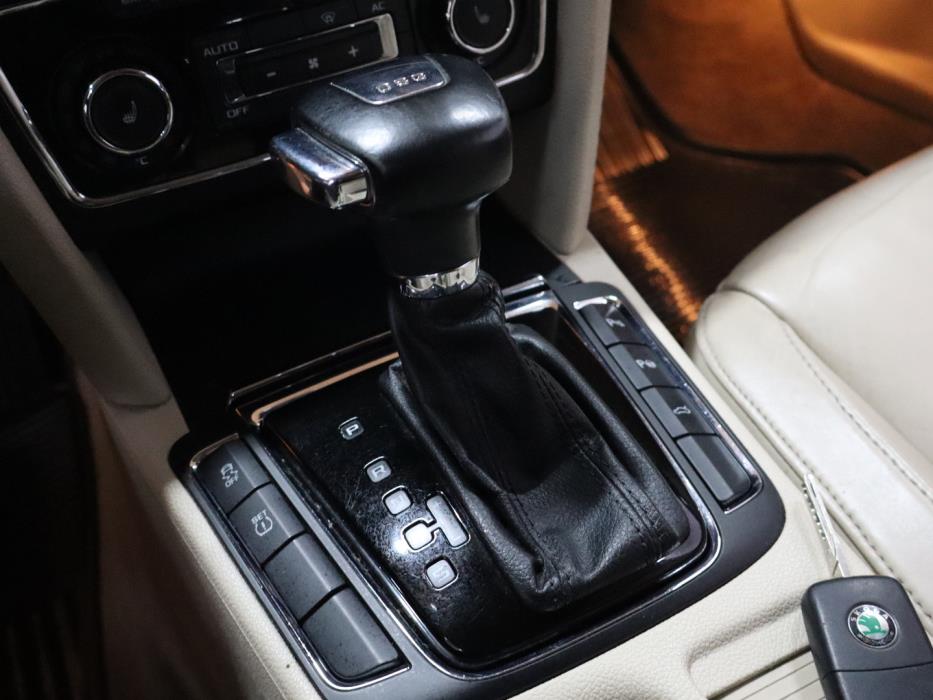 SKODA Superb 2010