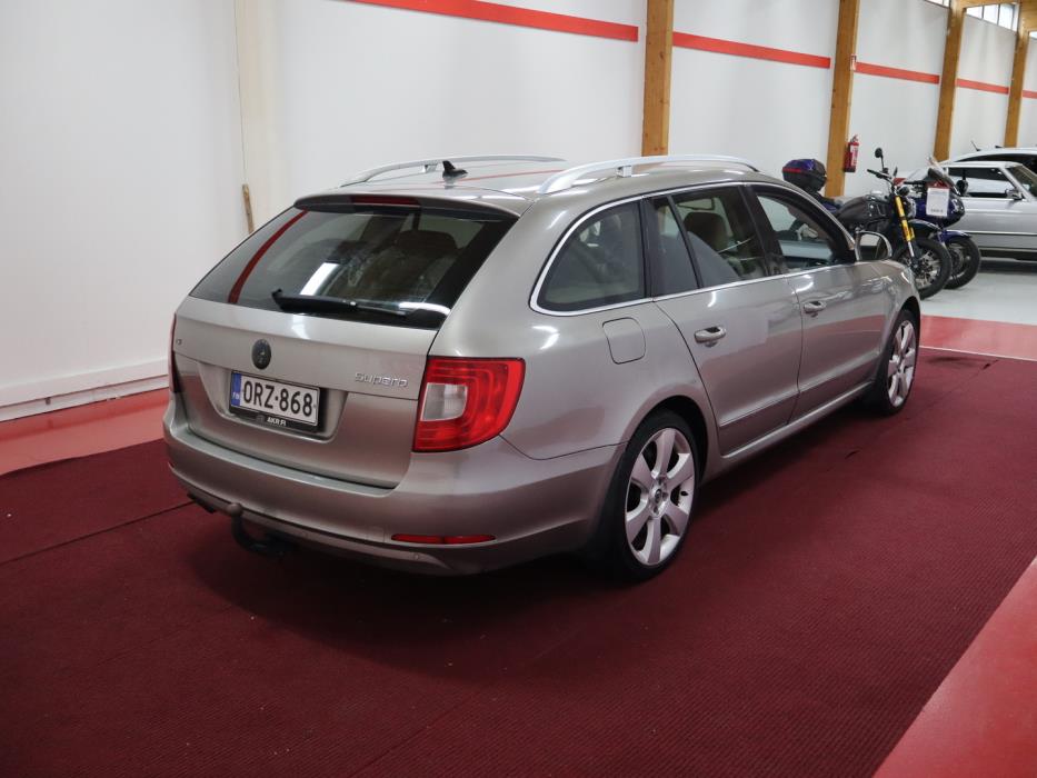 SKODA Superb 2010