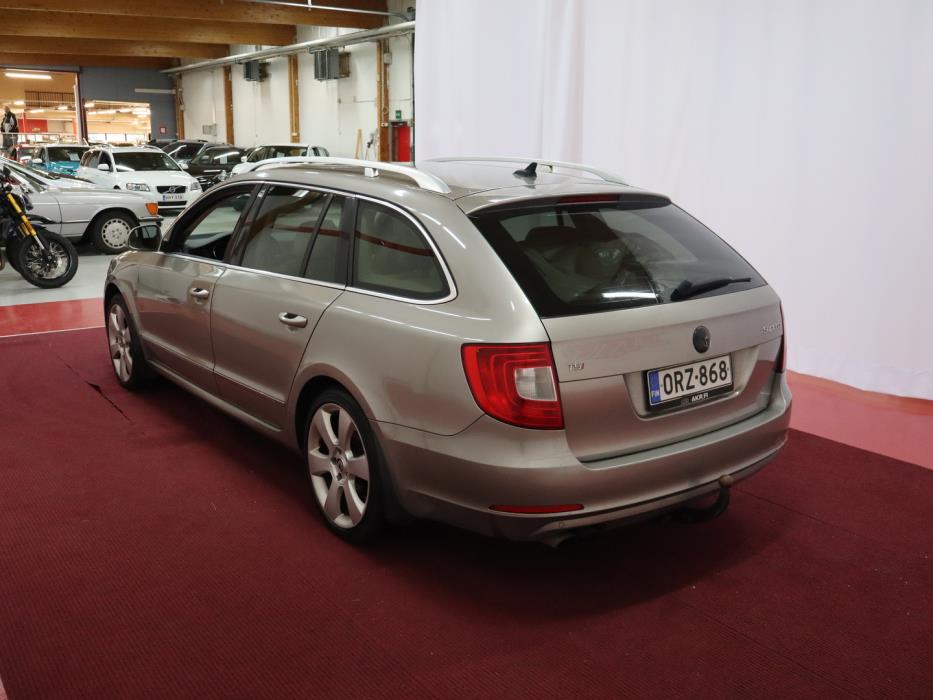 SKODA Superb 2010