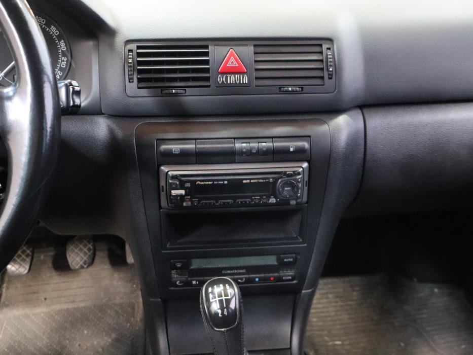 SKODA Octavia 2004