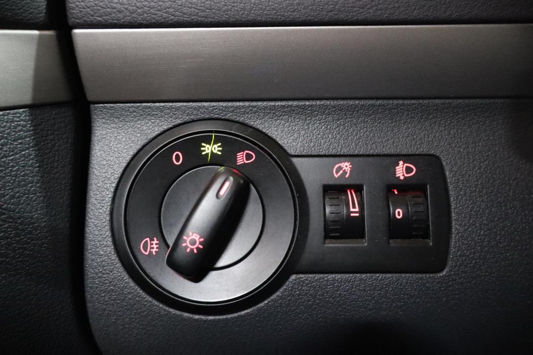 VOLKSWAGEN Touran 2009