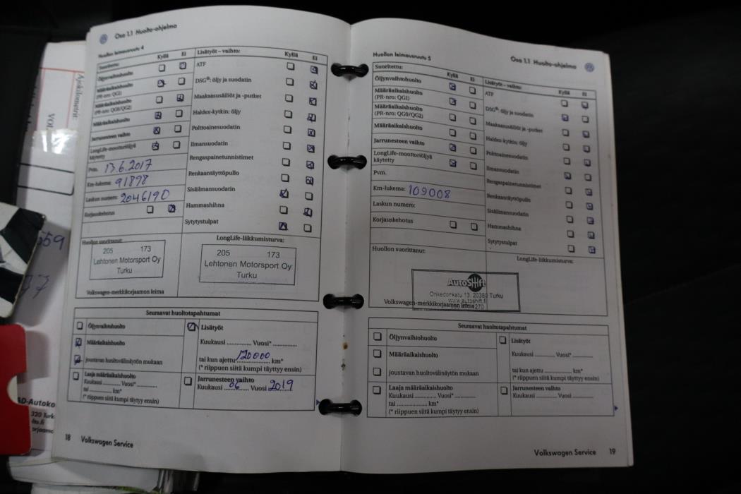 VOLKSWAGEN Touran 2009